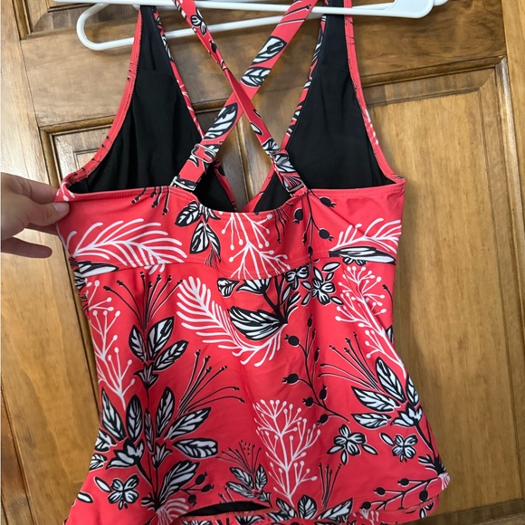 Floral Red and black womens underwire tankini top - Picture 2 of 3